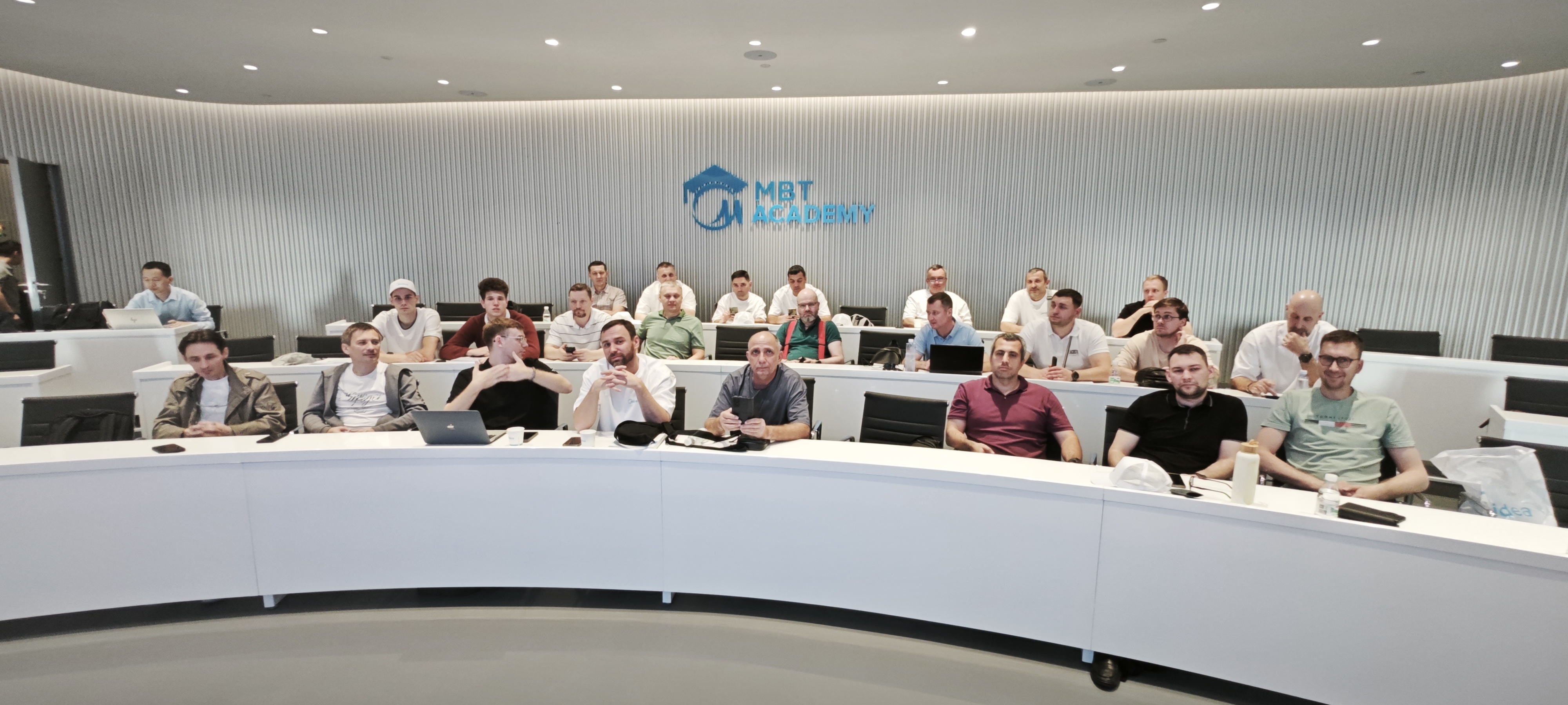 Партнеры АСЦ «Даичи» прошли обучение на заводе Midea в Китае